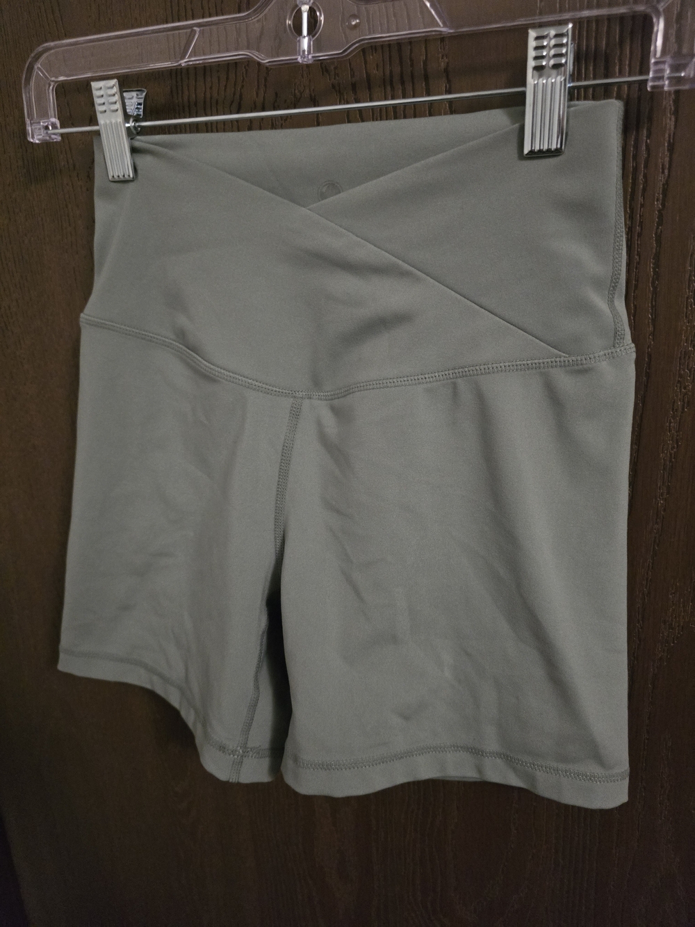 Yogalicious V-Crossover High-Waist Bike Shorts - Gray